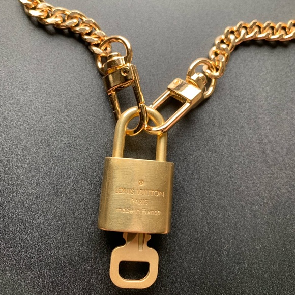 Louis Vuitton Lock & Key and Gold Necklace - Picture 4 of 7
